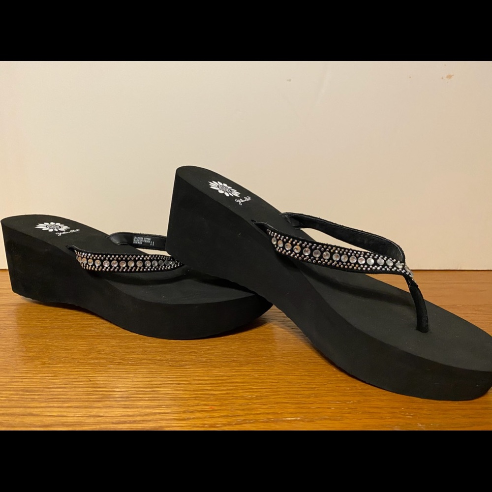 Yellow Box Sandals Size 11